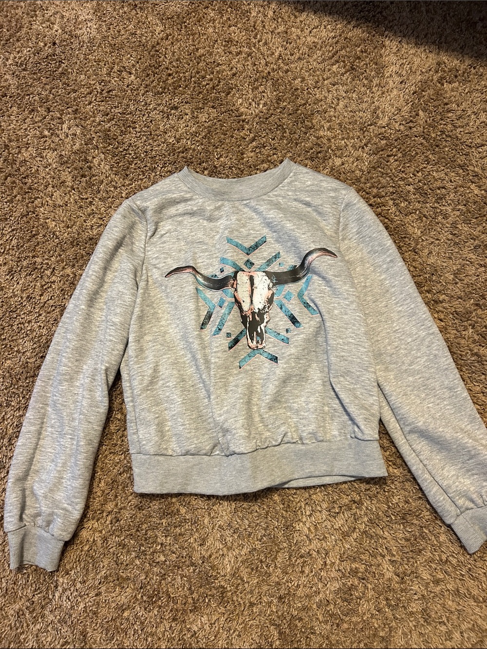 Women’s Light Gray Graphic Sweatshirt with Longhorn Skull
